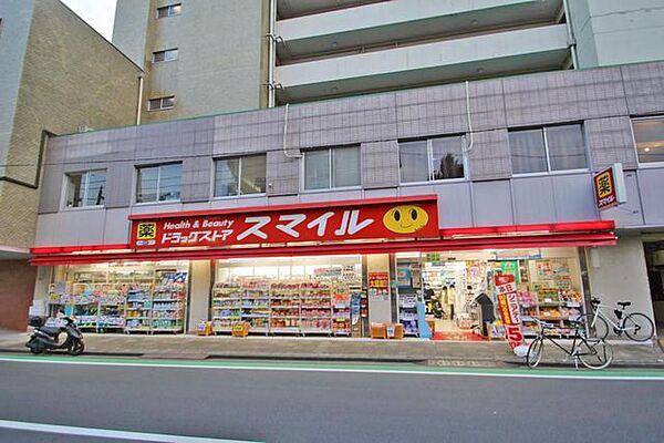 ドラッグストアスマイル三軒茶屋店 徒歩1分。 70m