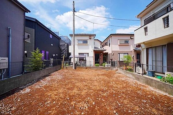 閑静な住宅街とはまさにこの場所！建築条件はございませんので、お好きなハウスメーカーで建築可能です