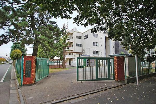 にしみたか学園三鷹市立第二中学校 徒歩12分。 950m