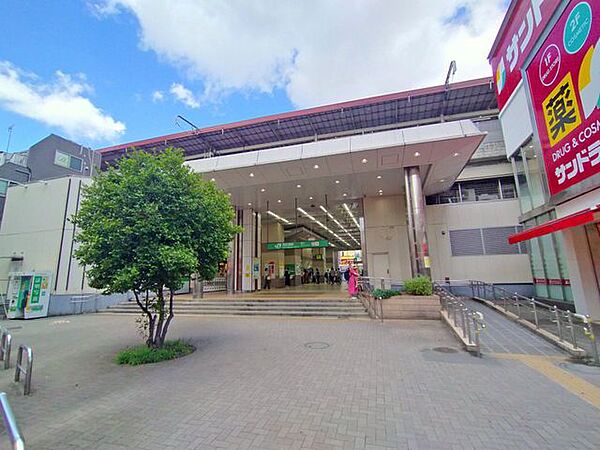 西荻窪駅(JR 中央本線) 徒歩6分。「西荻窪駅」の改札を出るとスグに「紀伊国屋」と「生鮮食品は24H営業の西友」があります。西友は一階のみですが、その分商品を探しやすく日用品も豊富に揃います…
