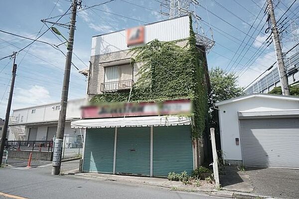 現地は建ぺい率60％・容積率200％のエリア。土地を有効活用でき、3階建て住宅も建築が可能です。