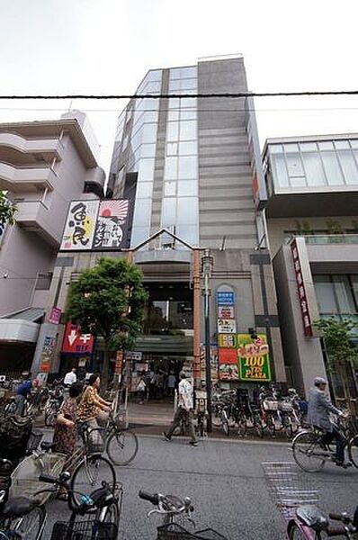 クレアビル 徒歩11分。 830m