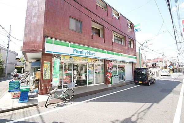 ファミリーマート中野大和町四丁目店 徒歩2分。 160m