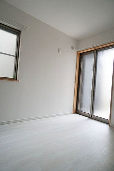寝室には沢山の収納を確保しておりますので、季節物などもバッチリと整理整頓できますね！