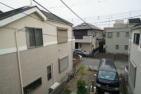 高い建物が見当たらない景色は低層住宅地ならでは！遮るもののない広い空が広がります。
