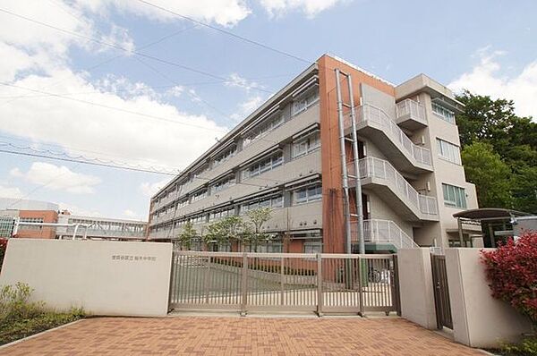 世田谷区立桜木中学校 徒歩6分。 470m