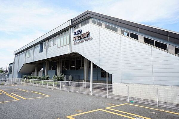 芦花公園駅(京王線) 徒歩5分。世田谷は昔から文学者や芸術家に愛された場所。駅名の由来となった「蘆花恒春園」は文豪徳富蘆花の住まいだった場所を整備した公園です。他にも世田谷文学館があり文化や芸術を身…
