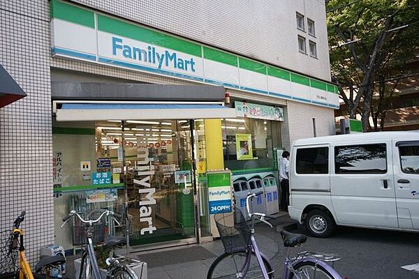 ファミリーマート芦花公園駅北店 徒歩2分。 160m
