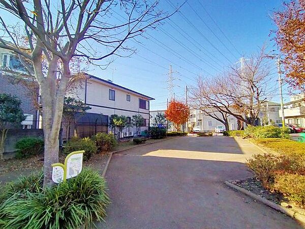 つばき緑地 徒歩9分。 670m