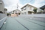 このエリアは敷地に余裕がある豪邸が多い気品のある街並み。ここに住むことは一種のステイタスと言えます。