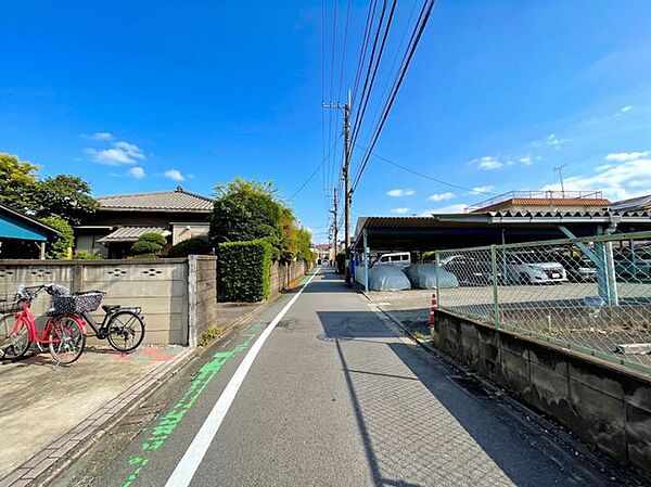周辺は第一種低層住居専用地域。住環境に配慮され、生活のしやすさに重点をおいた閑静な住宅地です。