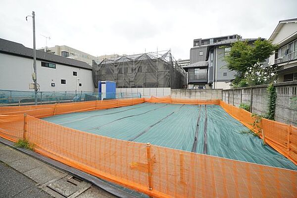 閑静な住宅街とはまさにこの場所！建築条件はございませんので、お好きなハウスメーカーで建築可能です