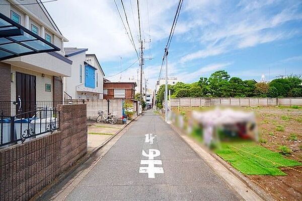 周辺は第一種低層住居エリアの落ち着いた住宅地。低層住宅が多く空が広く見渡せる開放感のある住環境です。