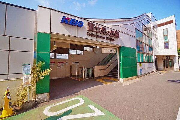 富士見ヶ丘駅(京王 井の頭線) 徒歩14分。駅前通りは車通りが多く雑多な印象を受けますが、一本裏側に入れば井の頭線らしい一種低層の落ち着いた住宅地が広がります。整備が進む高井戸公園は約2.5haの広…