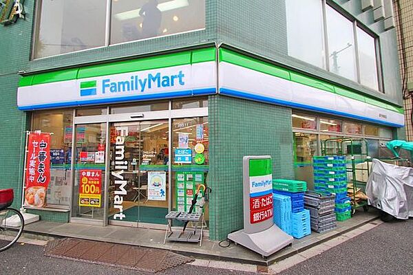 ファミリーマート高円寺梅里店 徒歩4分。 270m
