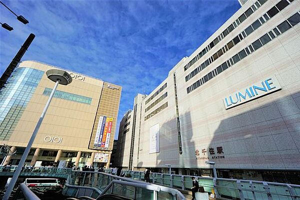 北千住駅(東京メトロ 千代田線) 徒歩11分。千代田線・日比谷線・常磐線などなど豊富な路線アクセスが魅力。 840m