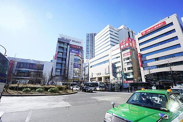 中野駅(JR 中央本線) 徒歩16分。再開発が進む中野駅。北口の「中野サンモール商店街」は中野で最も賑わう商店街。「四季の森公園」では様々な野外イベントが開かれる。中野サンプラザと区役所の建替え計画…