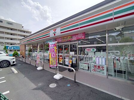 セブンイレブン武蔵境駅南店 徒歩1分。 40m