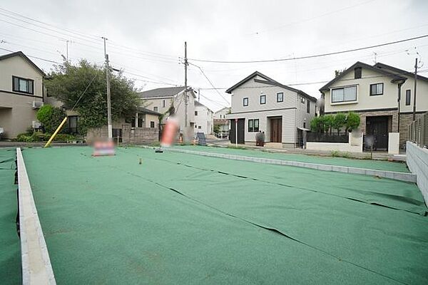 第一種低層住居専用地域。落ち着いた住宅が建ち並んでいます。