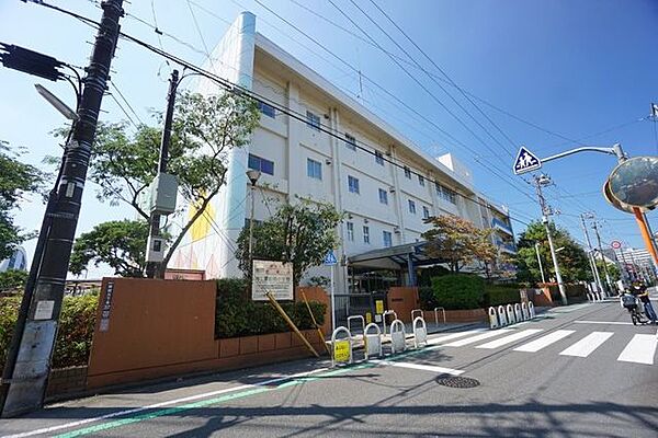 武蔵野市立関前南小学校 徒歩11分。 830m
