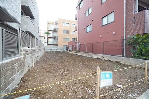 南道路に面した陽あたりの良い理想的な土地です。