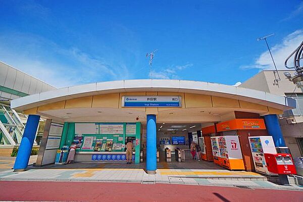 井荻駅(西武 新宿線) 徒歩14分。【井荻駅】は駅前から始発のバスと「ピーコック&amp;しまむら&amp;ダイソー」が目印です。生活圏「待機児童ゼロの杉並区」共働き家庭に優しく、近隣のお買物も便利。 1080m