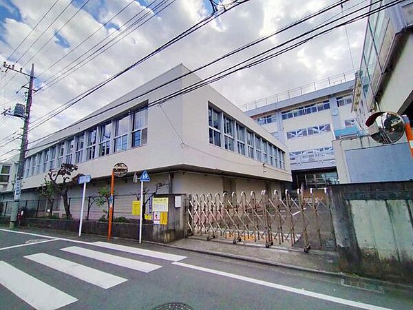 武蔵野市立本宿小学校 徒歩6分。 460m