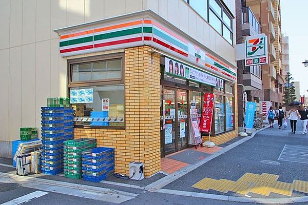 セブンイレブン北新宿1丁目大久保通り店 徒歩1分。 50m