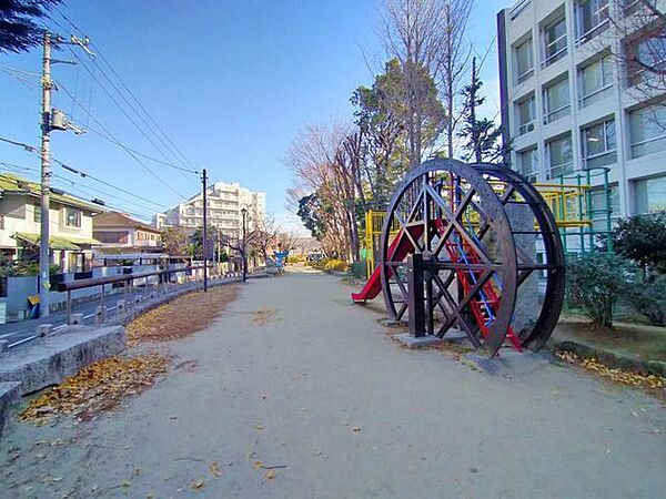 玉川上水公園 徒歩12分。 930m