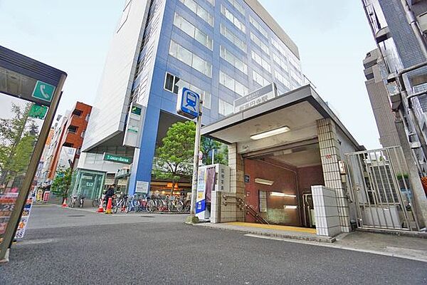 新高円寺駅(東京メトロ 丸ノ内線) 徒歩5分。高円寺周辺には活気ある商店街が多いのがポイント。駅を出て北側にはカフェや古着店が多いルック商店街がございます。その先にはアーケードのかかったパル商店街が…