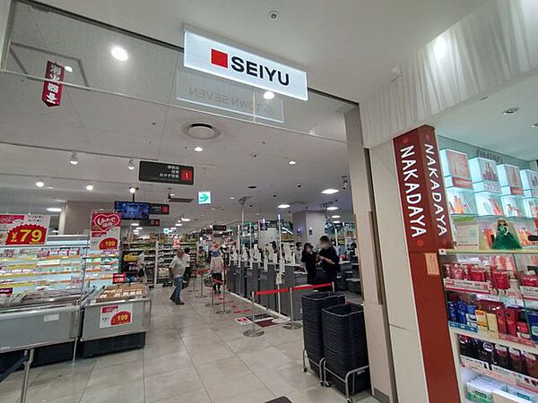 西友荻窪店 徒歩10分。 800m