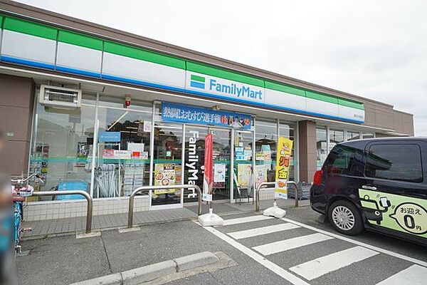 ファミリーマート鎌田水神橋店 徒歩4分。 320m