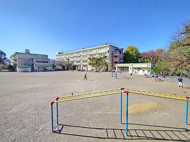 小金井市立緑小学校 徒歩9分。 700m