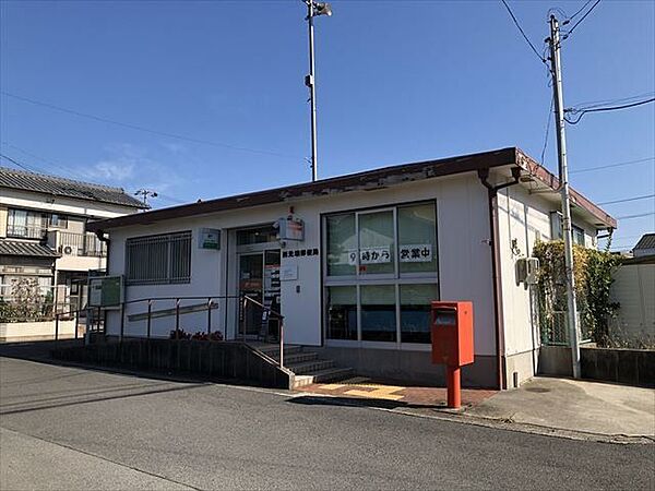 西光坊郵便局取扱：郵便・貯金・保険・ATM　営業時間：(郵便窓口)平日9時～17時(貯金窓口・保険窓口)平日9時～16時(ATM)平日9時～17時半、土曜9時～12時半 890m