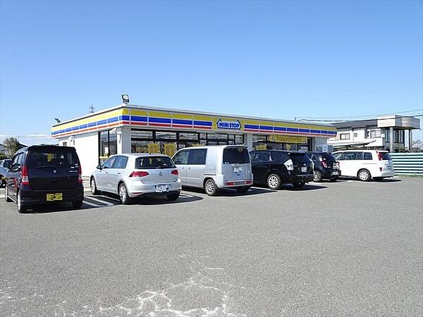 ミニストップ津島鹿伏兎町店24時間営業創業当初からファストフードを取り扱っている唯一のコンビニ。なかでもソフトクリームやパフェなどは人気。（電子マネー利用可　ＡＴＭあり）WAONポイントサービ…