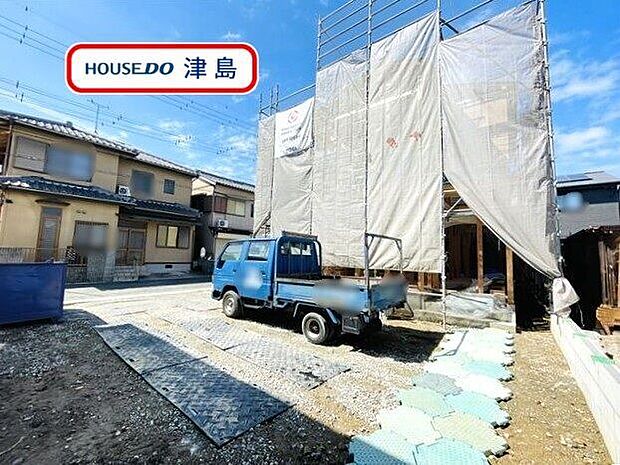 キッチン北側に洗面室を配置し、家事動線に優れた間取り。リビングに隣接した和室は心地よい空間です。