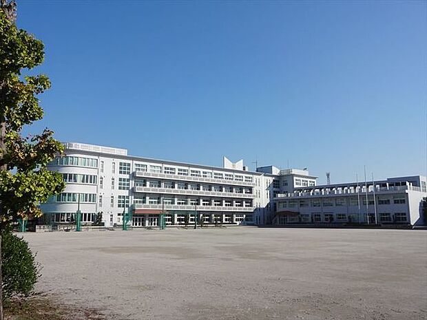 佐織中学校「正しく強く明るく」をモットーに、知・徳・体の調和のとれた人間性豊かで、実践力ある生徒の育成をめざす 2410m