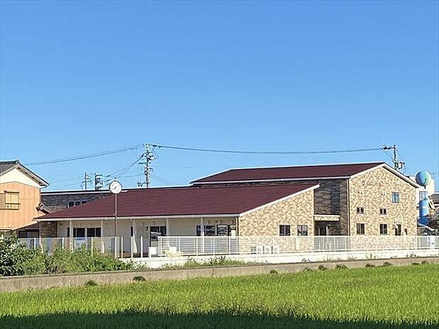 ふじなみこども園幼保連携型認定こども園 保育目標:「明るく元気な子」 定員:100人 平日、土曜7時〜19時 対象年齢:0歳児(生後43日)〜5歳児 1670m