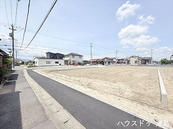 間口が広く、駐車スペース3台以上もプラン可能。「愛西プラザ」まで徒歩4分、お買い物便利な立地。