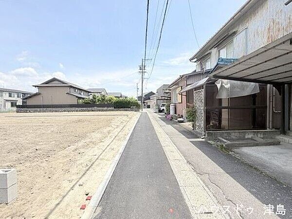 南側公道。南向きの建築プランが可能、陽当たりに優れた住まいを実現。