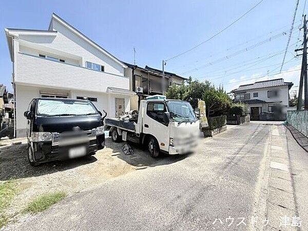 バルコニーに面した8帖洋室は北側に収納を配置し、大きなベッドやシングルベッドの2台置きも可能な広さ。