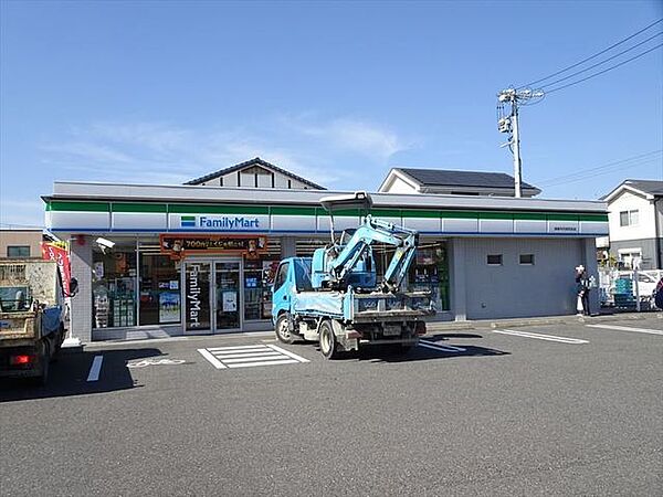 ファミリーマート津島市民病院前店24時間営業スローガンは「Fun＆Fresh」。驚きやワクワク感を与えるべく、商品改革に取り組んでいる。（電子マネー利用可　ＡＴＭあり　ネット通販あり） 710m