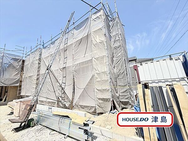 南に広く面した17.3帖LDKは明るく家族の憩いの場所に。キッチンから家族の様子を見渡せる開放的な空間。