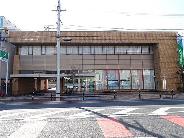 名古屋銀行　津島支店窓口営業時間：平日9時～15時　ATM利用時間：平日8時～21時 /土日祝8時～21時 340m