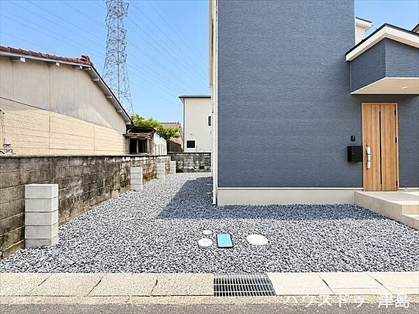 駐車3台可能。お子様がお車を持たれるようになったときにも安心のカースペース。