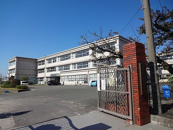 永和小学校＜教育目標＞つよく(剛健) ただしく(正義) やさしく(仁愛)＜目指す児童像＞　(1)よく考える子ども（知）(2)心の豊かな子ども（徳）(3)たくましい子ども（体） 1380m