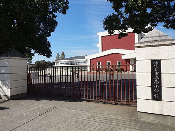 南小学校 I、人権教育を柱とし、互いに認めあい、ともに生きようとする児童の育成II、今日の社会情勢や地域の要請等を踏まえ、二学期制を生かしながら子どもたちのより確かな学力の定着と生きる力の育成…