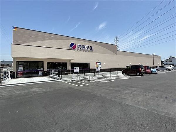カネスエ津島愛宕店品揃えが豊富で品質が良く、新鮮な野菜やお肉、お魚がお値打ちに購入できます。駐車場も広いのでお車でのお買い物にもいいですね。 480m
