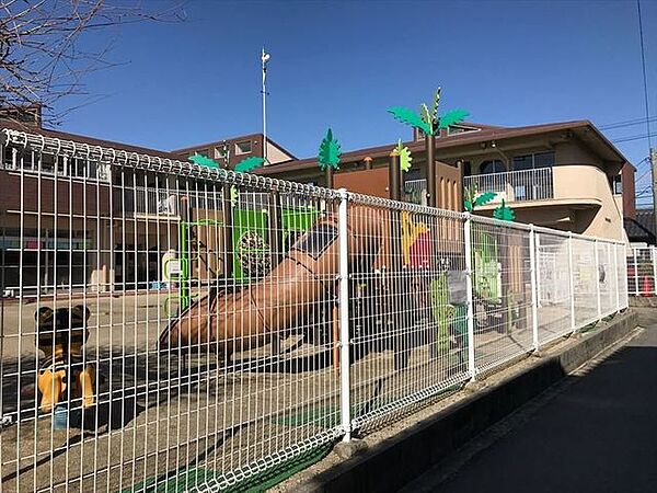 諏訪幼稚園スローガンは『いちばんいい顔、みつけてあげたい』YYプロジェクトとして心の力・学ぶ力・体の力を育てるヨコミネ式を取り入れた幼稚園です。 620m