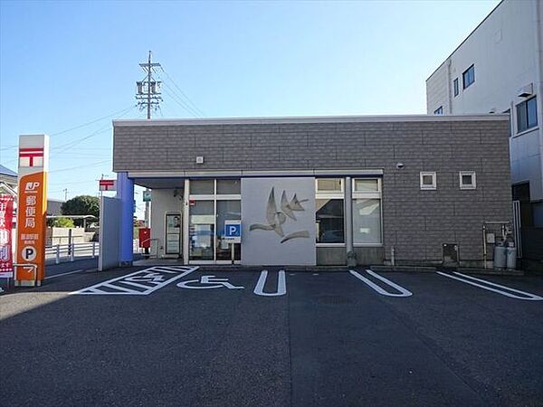藤浪郵便局郵便窓口：平日9時～17時　貯金窓口：平日9時～16時　保険窓口：平日9時～16時　ATM：平日9時～17時半、土曜9時～12時半　駐車場4台 210m